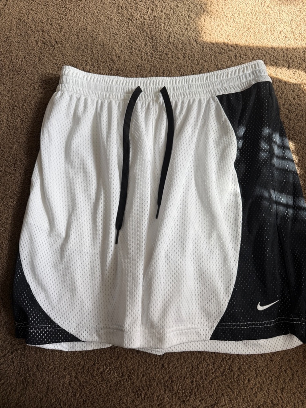 Nike White and Black Women’s  Mesh Basketball Shorts with Swoosh Size M NWT